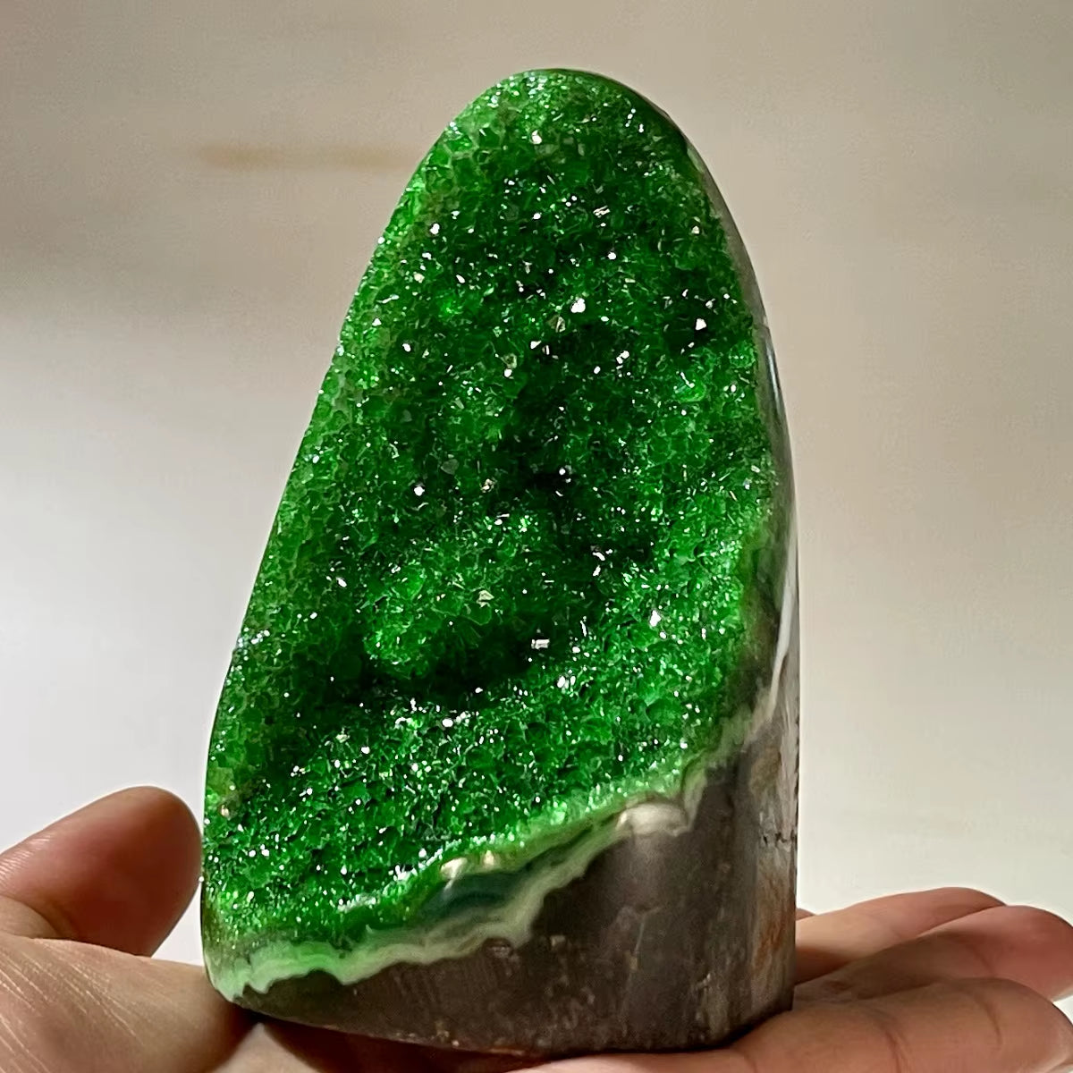 Green Crystal Cluster Geode Point Wand - Mystical Gemstone for Office Decoration and Gift Giving， Crystal Stone
