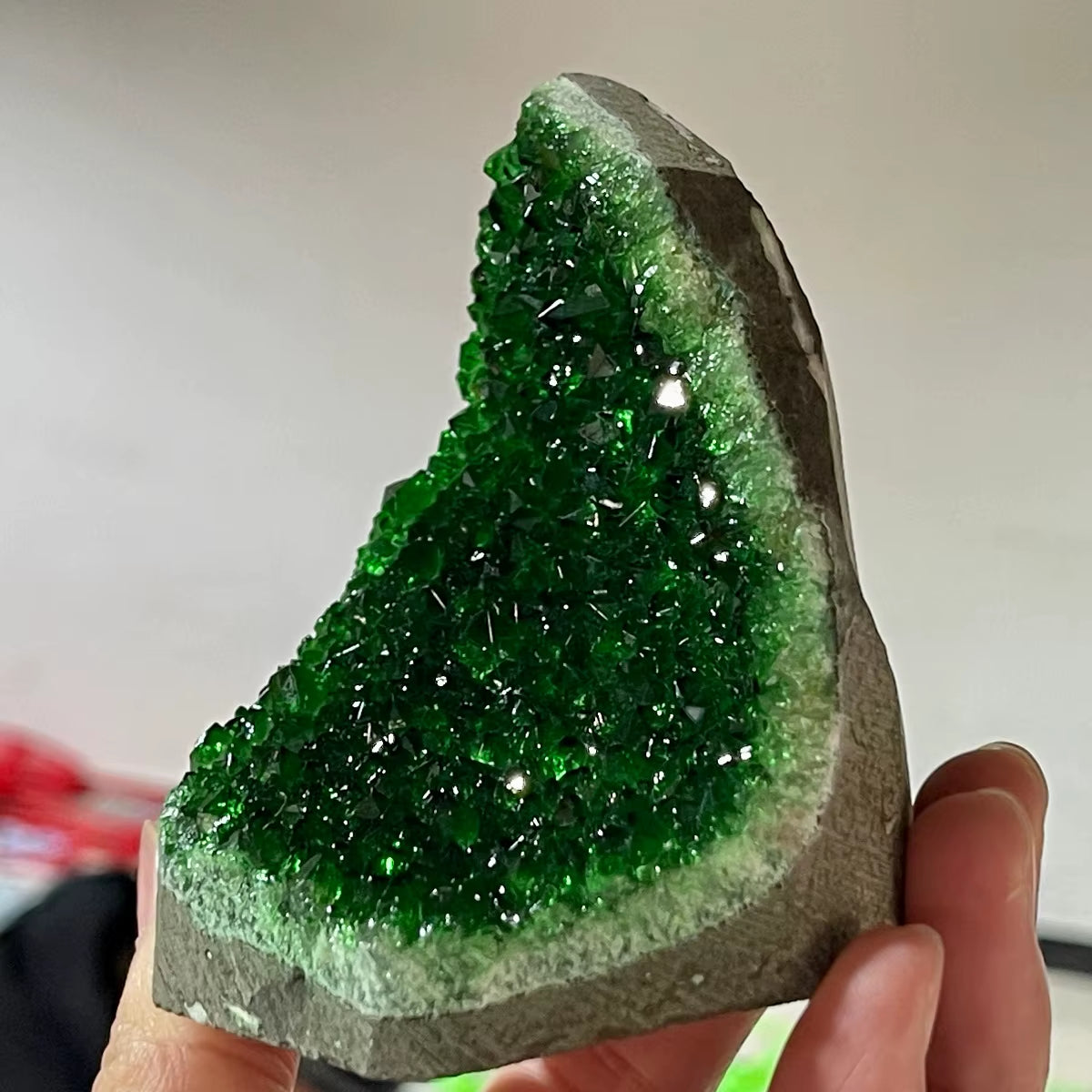 Green Crystal Cluster Geode Point Wand - Mystical Gemstone for Office Decoration and Gift Giving， Crystal Stone